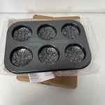 Avon Snowflake Baking Pan Carbon Steel W/nonstick Coating 10 1/2" X 7. Fixed Price $22.00.