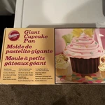 Wilton Giant Cupcake Pan Decorative Bakeware Non Stick Used In Box. Fixed Price $10.00.