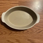 The Pampered Chef Baker Oval Stoneware Family Heritage Glazed Vanilla 8" 06202. Fixed Price $14.99.