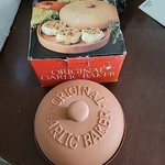 Vintage 4 Bulb Terra Cotta Garlic Baker Boston Warehouse 1993 Original Box. Fixed Price $9.99.