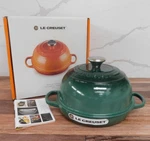 Le Creuset Signature Cast Iron 1.75 Quart Bread Oven, Artichaut Green - New. Fixed Price $276.95.