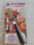 Wilton "i Taught Myself Decorate Cupcakes" Decorating Book Set - H.... Fixed Price $11.95.