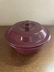 Pampered Chef Stoneware Covered Baker Cranberry 6C 1.5L Usa Brand Retired. Fixed Price $53.00.