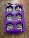 Wilton Mini Jack-o-lantern Pan- 6 Cavity- Free Shipping!!!!!. Fixed Price $17.90.