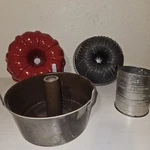 Lot Of 3 Bundt Cake Pans Vintage & Modern Plus Bromwell's Sifter. Fixed Price $20.00.