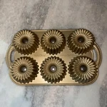 Nordic Ware Brilliance Bundtlette Pan Cavity Gold Cast Aluminum 5 Cup 88637. Fixed Price $42.00.