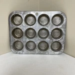 Mirro 162M Aluminum 12 Cavity Muffin Cupcake Pan. Fixed Price $10.75.