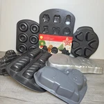 LOT7 Wilton Cake Pan Christmas Cookie Donut Heart Lamb Dog Novelty Bakeware. Fixed Price $99.96.