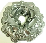 Nordic Ware Christmas Holiday Wreath Bundt Pan Cast Aluminum Nonstick. Fixed Price $19.95.
