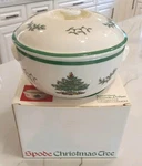 Spode Christmas Tree Round 9" Covered Casserole Dish Oven To Table Mint England. Fixed Price $64.99.