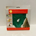 Wilton Cookie Christmas Tree KIT-10 Cutters, 2 Tips, 3 Bags Unopened New!. Fixed Price $10.00.
