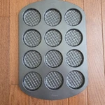 Wilton 12-CAVITY Non-stick Round Ice Cream Sandwich Pan #2105-0625 Preowned. Fixed Price $8.99.