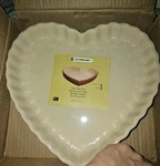 "cerise" Le Creuset 11.5" Fluted Heart-shaped Tart Shallow Baking Dish Quiche. Fixed Price $79.99.