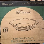 Pampered Chef Deep Dish Pie Plate #1305 Scalloped Edge Vanilla New Traditions. Fixed Price $79.99.