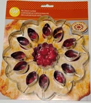 Wilton Sunflower Crust Cutter Design For 8 - 9 Inch Pies Embellished New. Fixed Price $11.93.