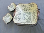 Temptations By Tara Floral Lace Bakeware Serving Bowls With Metal Rack. Fixed Price $35.99.