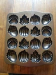Nordic Ware Autumn Cakelet Pan. Fixed Price $30.00.