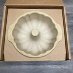The Pampered Chef - Family Heritage Stoneware Bundt Cake Pan #1440 Bakeware. Fixed Price $28.00.
