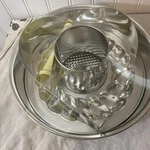Pampered Chef Springform Pan Set #1540 Bunt Heart Bottom, New Original Box. Fixed Price $15.00.