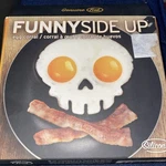 New In Box, Silicone Skull Egg Mold "funny Side Up" By Fred 2 Size. Fixed Price $6.99.