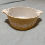 Vintage Pyrex 2.5 Quart Butterfly Gold Casserole Dish 475-B With Lid 475-C. Fixed Price $68.42.