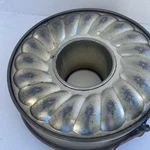 Spring Form Pan Vintage Hillware Hammered Aluminum Fluted Cake 9.5 X 3. Fixed Price $12.00.