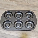 Mrs. Fields Non-stick Metal Donut Pan Gray 6-CAVITY Bakeware One-piece. Fixed Price $11.50.