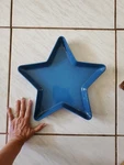 Le Creuset Cerise Star Plate Stoneware Platter Tray Dish 14" 36CM. Fixed Price $59.42.