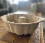 The Pampered Chef Stoneware 10 Bundt Pan Family Heritage Collection Pre-owned. Fixed Price $22.00.