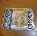 Williams Sonoma Nordic Ware Petits Fours Baking Pan, Flowers Pattern, Usa. Fixed Price $23.99.