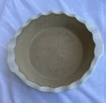 Pampered Chef Deep Dish Pie Plate Baker Vanilla Ivory Family Heritage Tradition. Fixed Price $21.99.