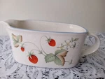 Savoir Vivre Luscious JJ017 Thailand Strawberry Fruit Gravy Boat Dish. Fixed Price $12.47.