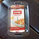 Pyrex Easy Grab 3-QT Oblong Baking Dish, 9X13" Resists Stains Dishwasher Safe. Fixed Price $23.26.