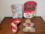 Wilton Holiday Pans/molds New - Set Of 4. Fixed Price $28.00.