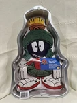 Wilton 1998 Marvin The Martian Cake Pan, Looney Tunes 2105-3202 W/directions. Fixed Price $18.95.
