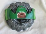 Nordic Ware Holiday Wreath Cake Pan Cast Aluminum Christmas 9 Cups. Fixed Price $19.99.