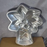 Wilton Palm Tree Cake Pan 2006, #2105-1013. Fixed Price $12.00.