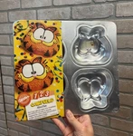 Vtg 1993 Wilton Garfield Mini Cake Pan Nos 2105-9441 Party Baking. Fixed Price $11.99.