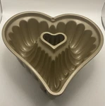 Nordic Ware Elegant Heart Bundt Pan Cups Non Stick Toffee 11 X 10.44 #55548. Fixed Price $23.99.