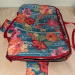 Pioneer Woman Insulated Tote Wildflower Zippered With Handles. Fixed Price $18.88.