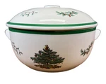 Spode Christmas Tree Round Covered Casserole Dish With Lid 2.5 Qt. Nwt $126. Fixed Price $79.99.