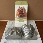 Nordic Ware - Beehive Baking Pan 10 Cups (2.4L) Cat# 54537 Made The Usa. Fixed Price $15.99.