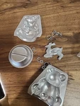 Wilton Teddy Bear 1974 Cake Pan Mold 518-489 Vintage & Cookie Cutter. Fixed Price $18.00.