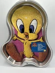 Wilton Metal Cake Pan 1998 Looney Tune Cartoon Character Tweety Bird 2105-3201. Fixed Price $16.25.