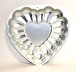 Wilton Fluted Double Heart Aluminum Cake Pan 1993 #2105-9340. Fixed Price $12.98.