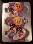 Vtg 1994 Wilton Mini Cake Pan 6 Molds Warner Bros Sylvester & Tweety #2105-8471. Fixed Price $19.95.