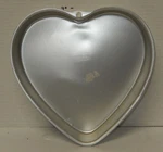Rare Vintage 1991 Wilton Enterprises Heart Aluminum Cake Pan 2105-5176. Fixed Price $12.48.