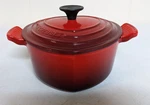 Le Creuset Heart Shaped Cocotte Enamel Cast Iron Dutch Oven 2L Red. Fixed Price $89.95.