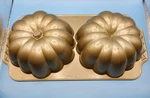 The Great Pumpkin Pan By Nordic Ware /10 Cup Capacity/ Heavy Duty Cast Aluminum. Fixed Price $29.99.