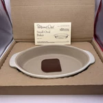 In Box Pampered Chef Small Oval Baker Dish Traditions Stoneware 1316. Fixed Price $27.99.